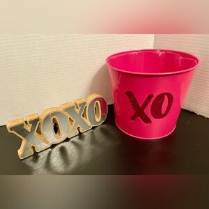 Bright Pink XO Bucket and XOXO Decor Set